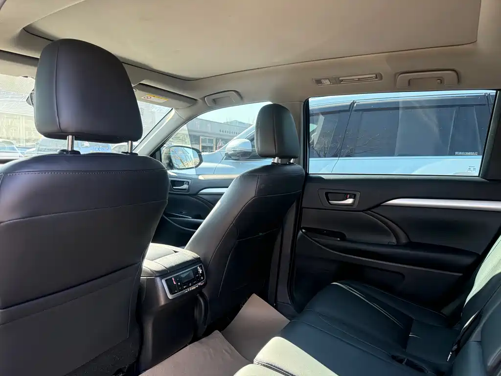 Toyota Highlander 2020 — фото 11