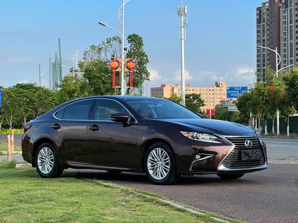Lexus ES 2017 — фото 3