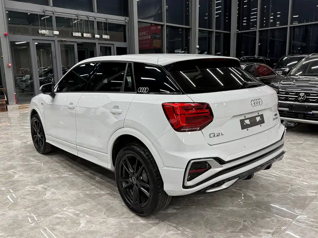 Audi Q2L 2023
