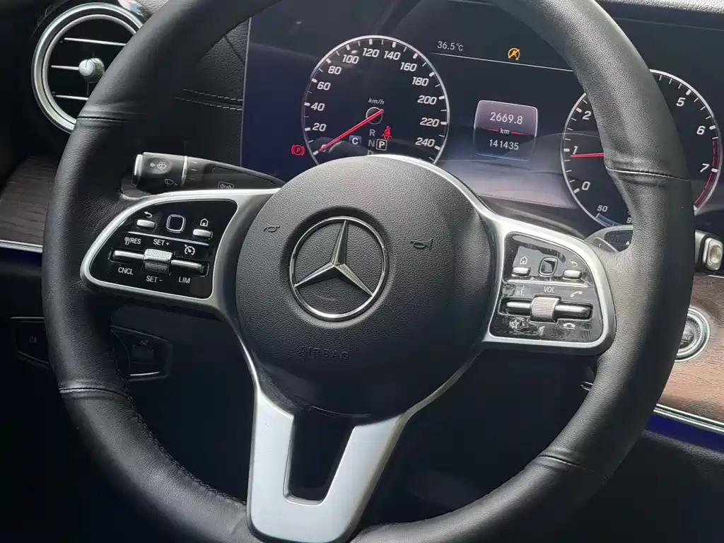 Mercedes-Benz E-Class 2020 — фото 13