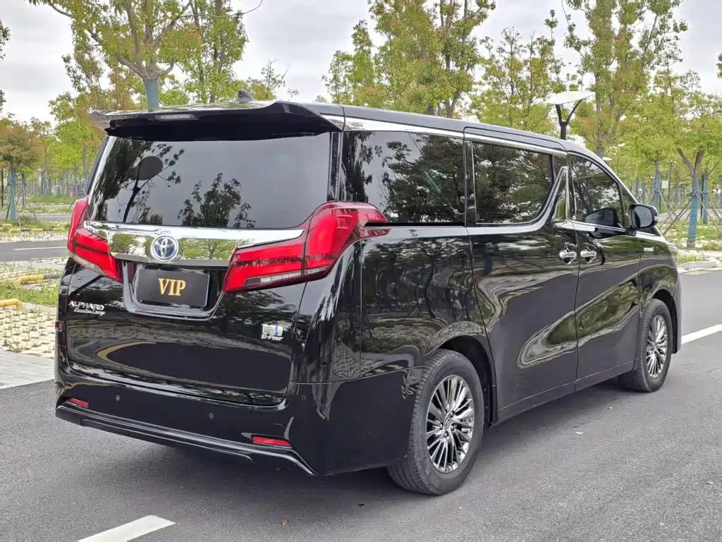 Toyota Alphard 2023 — фото 22