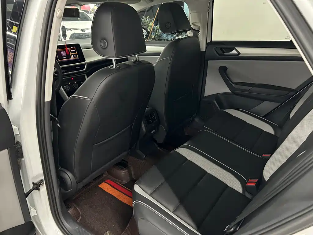 Volkswagen T-Roc 2023