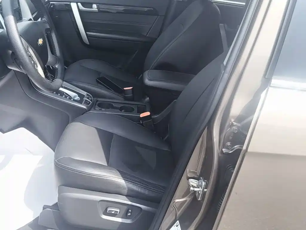 Chevrolet Captiva 2017 — фото 15
