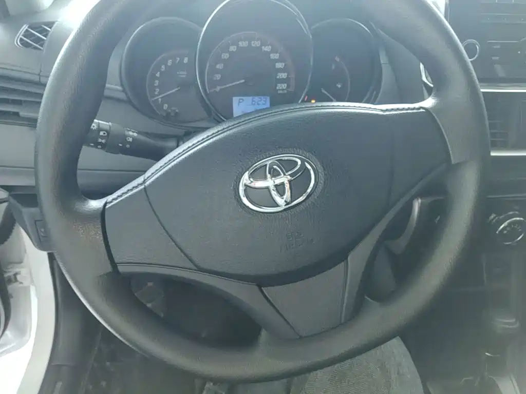 Toyota Yaris L 2021 — фото 11