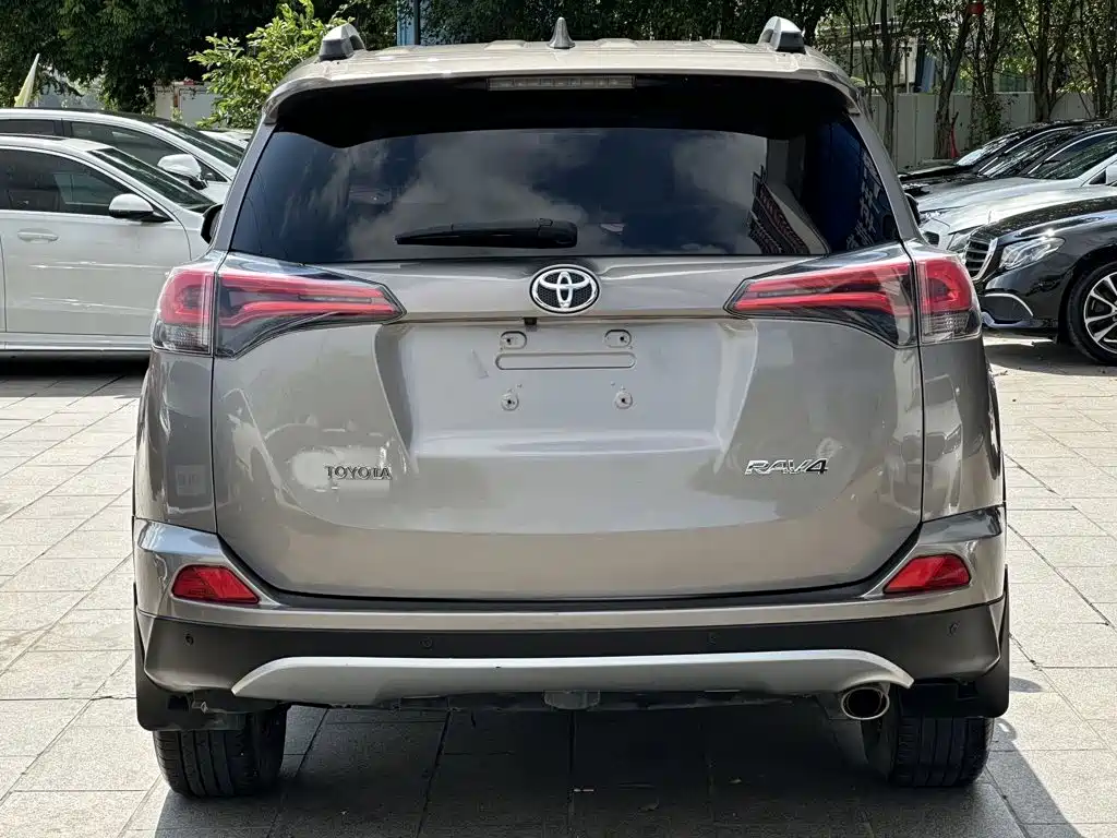 Toyota RAV4 2017 — фото 5