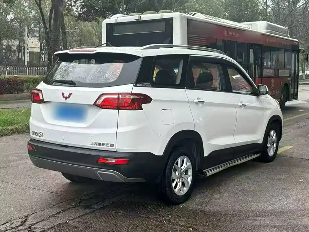 Wuling Hongguang S3 2018 — фото 7