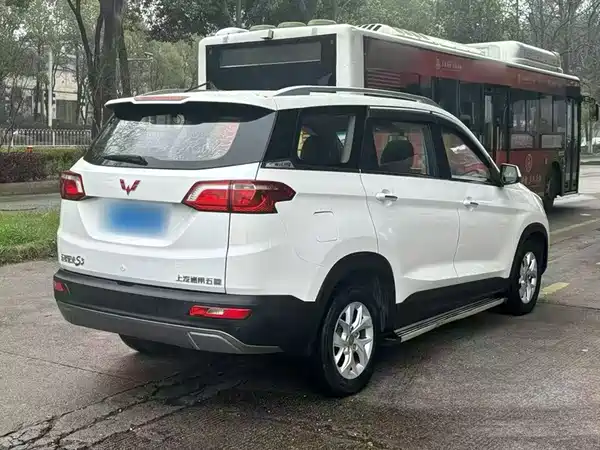 Wuling Hongguang S3 2018