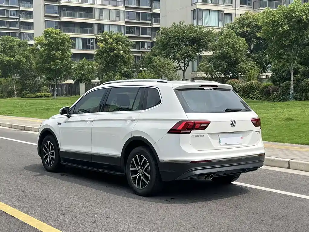 Volkswagen Tiguan L 2018 — фото 6