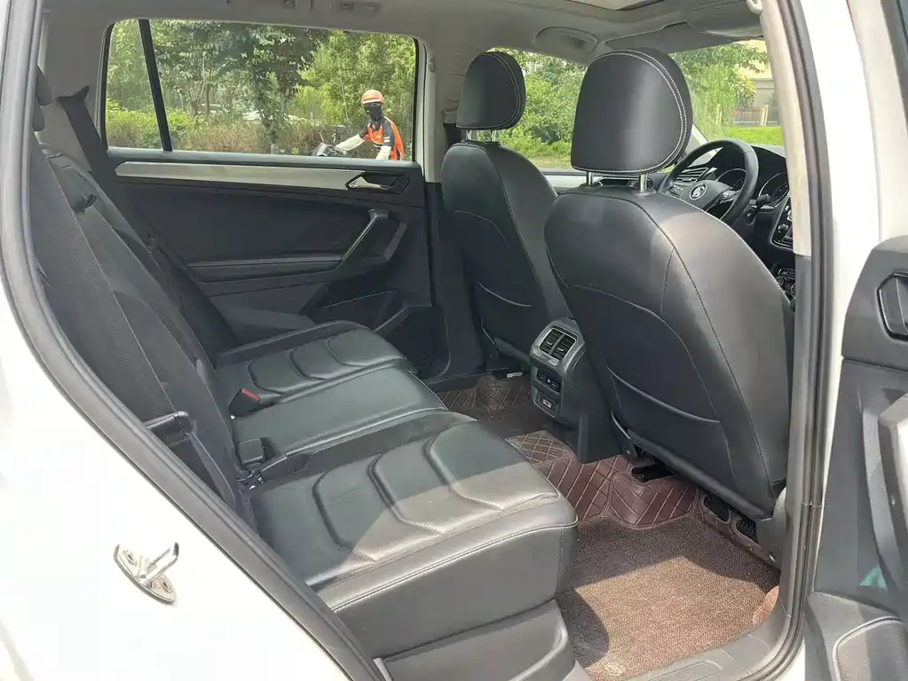 Volkswagen Tiguan L 2018 — фото 12