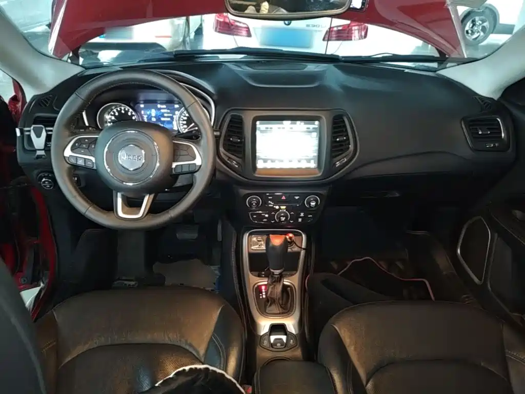 Jeep Compass 2017 — фото 10