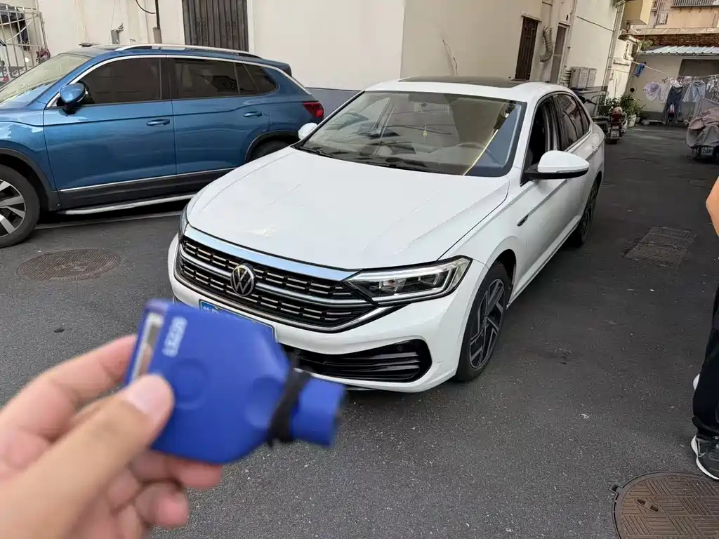 Volkswagen Sagitar 2022