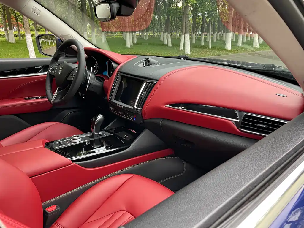 Maserati Levante 2017 — фото 14