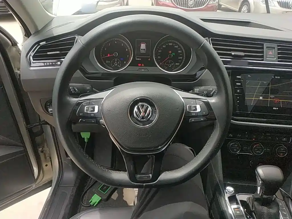 Volkswagen Tiguan L 2020 — фото 11