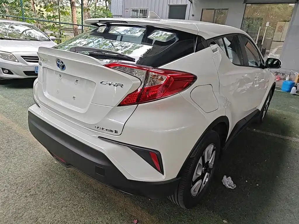 Toyota C-HR EV 2021 — фото 5