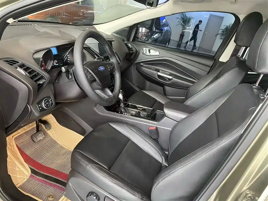 Ford Kuga 2017 — фото 12