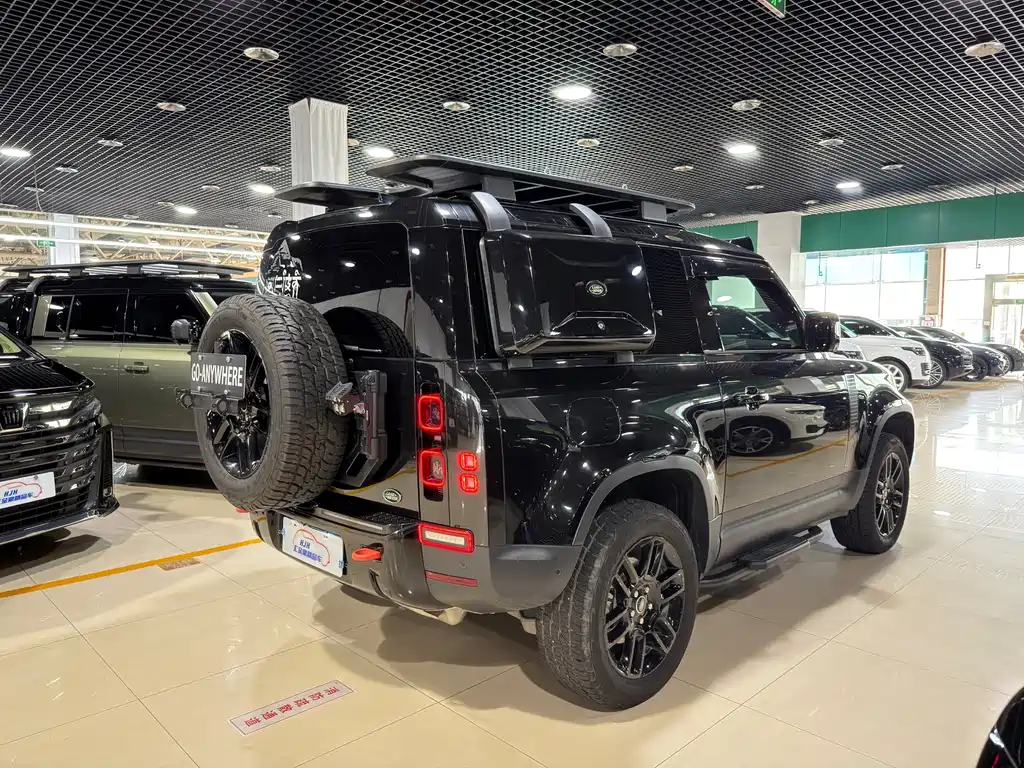 Land Rover Defender 2024 — фото 11