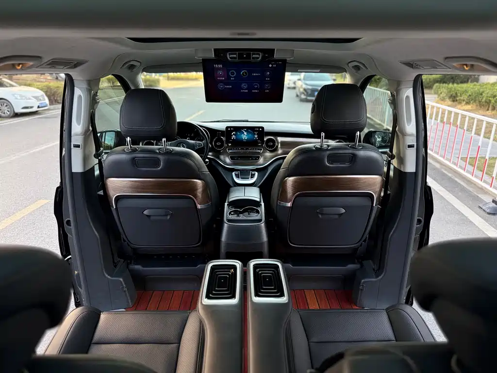 Mercedes-Benz V-Class 2022 — фото 15
