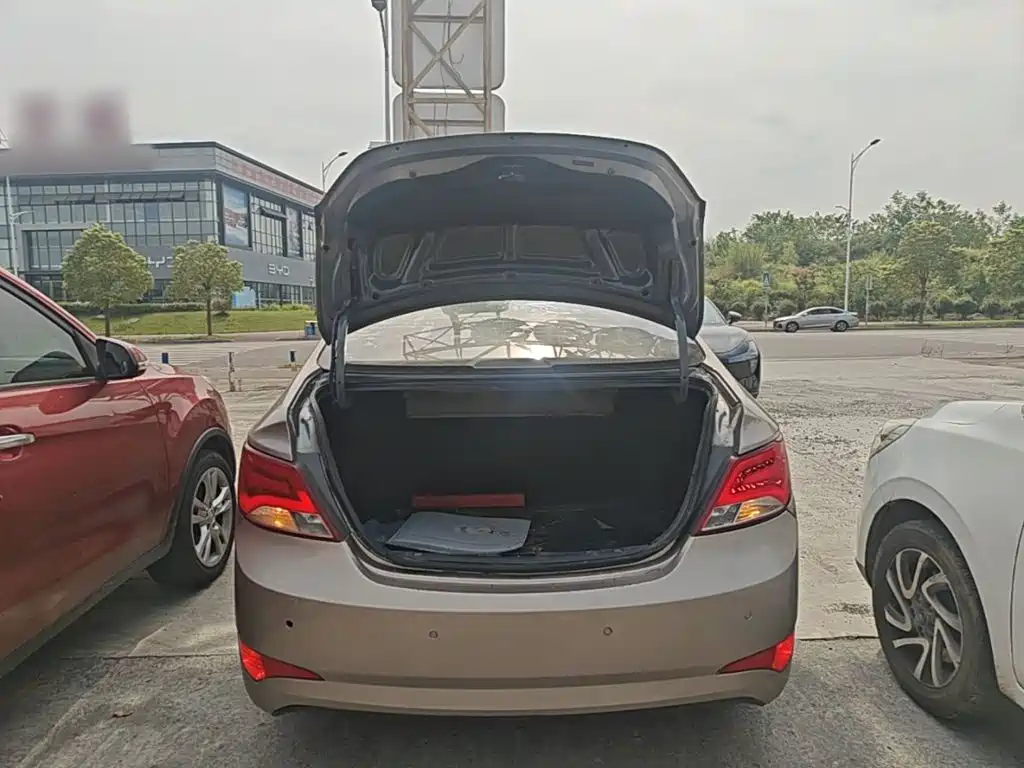 Hyundai Accent 2014 — фото 19