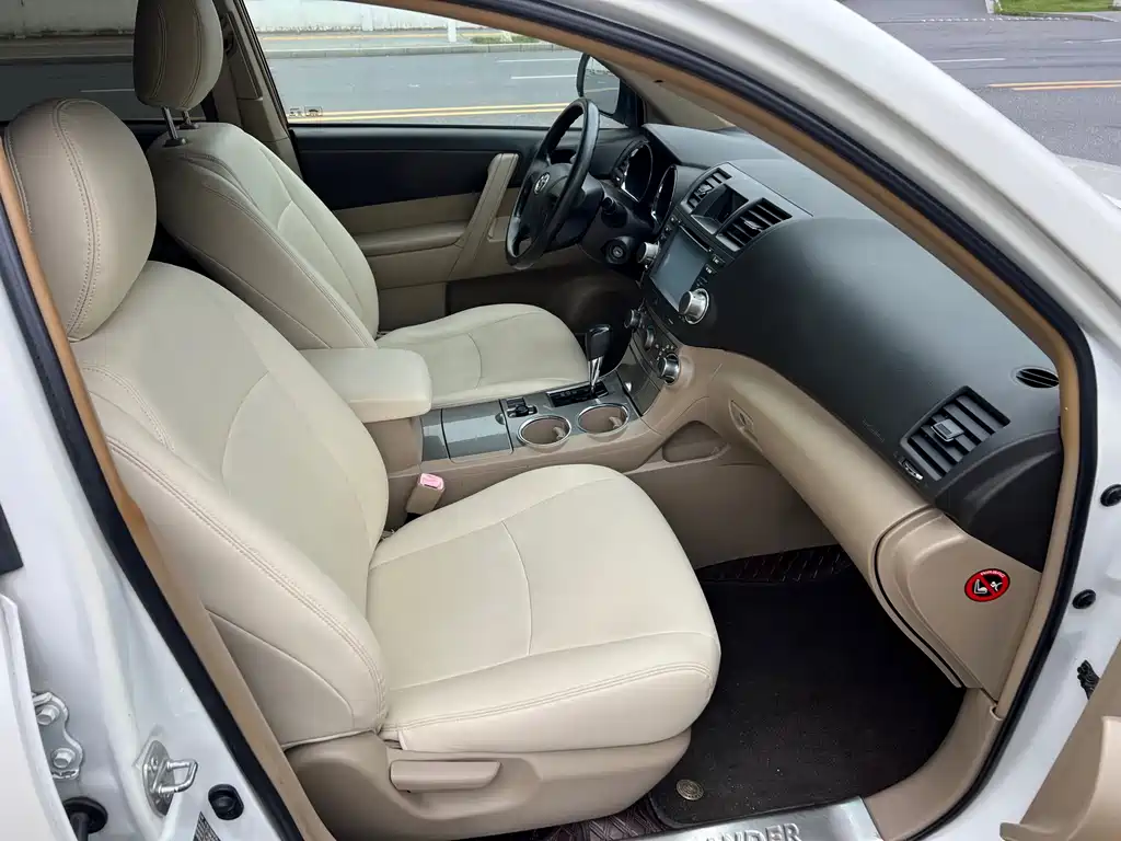 Toyota Highlander 2015 — фото 12