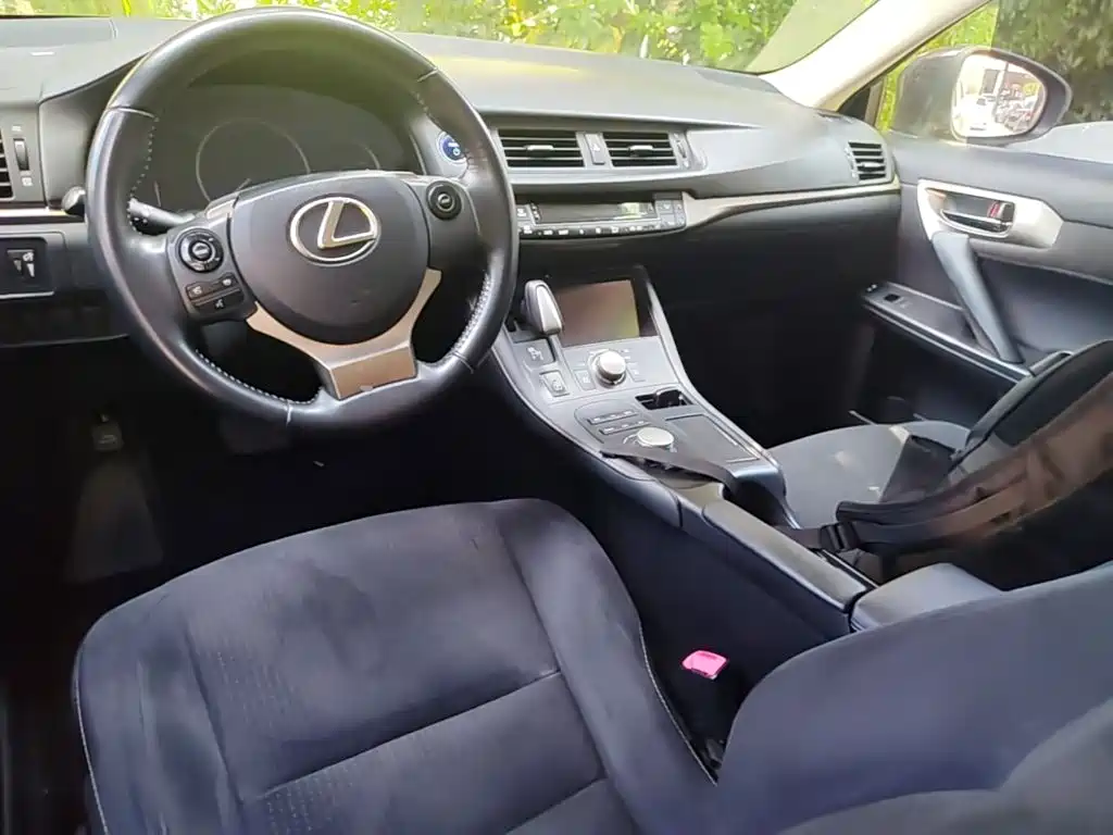 Lexus CT 2014 — фото 10