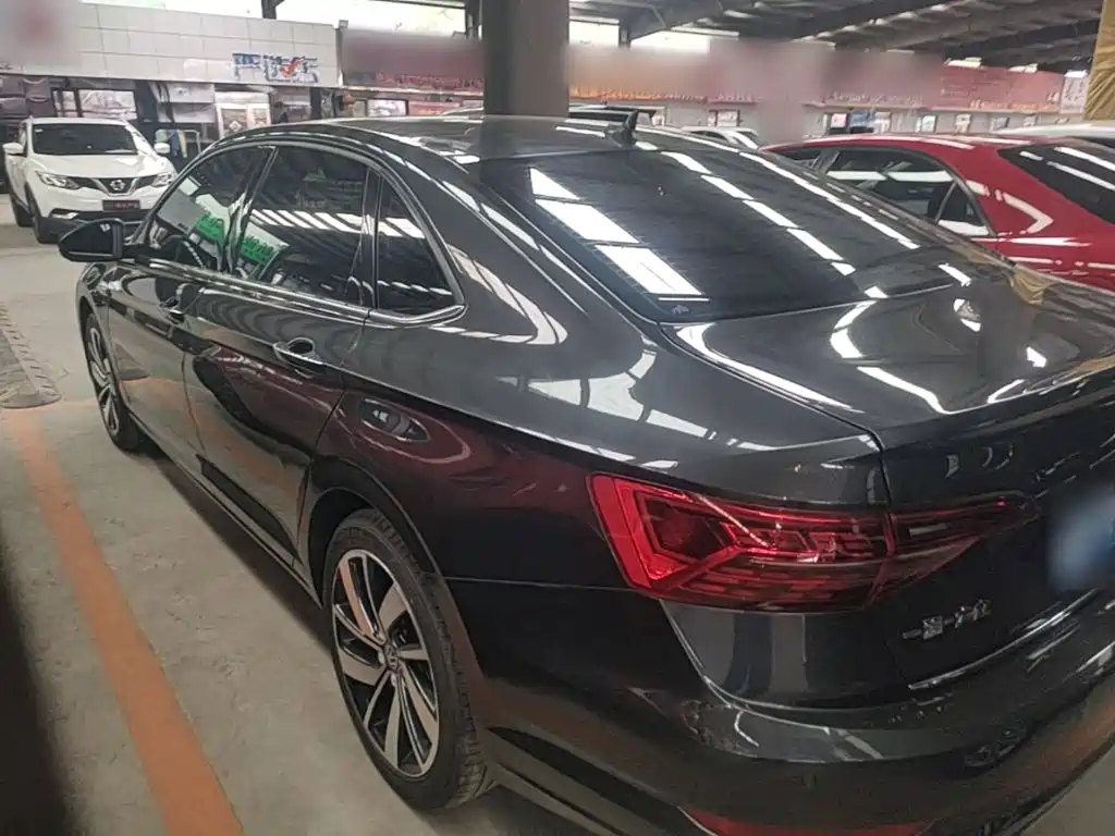 Volkswagen Sagitar 2021