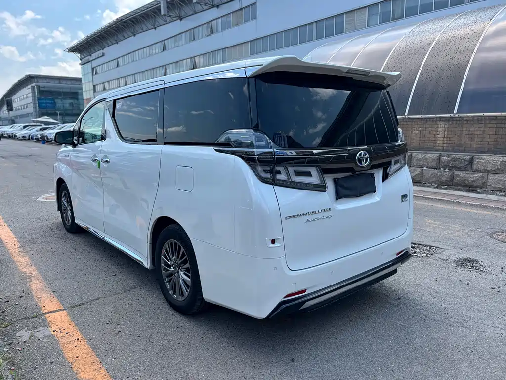 Toyota Vellfire 2023 — фото 4