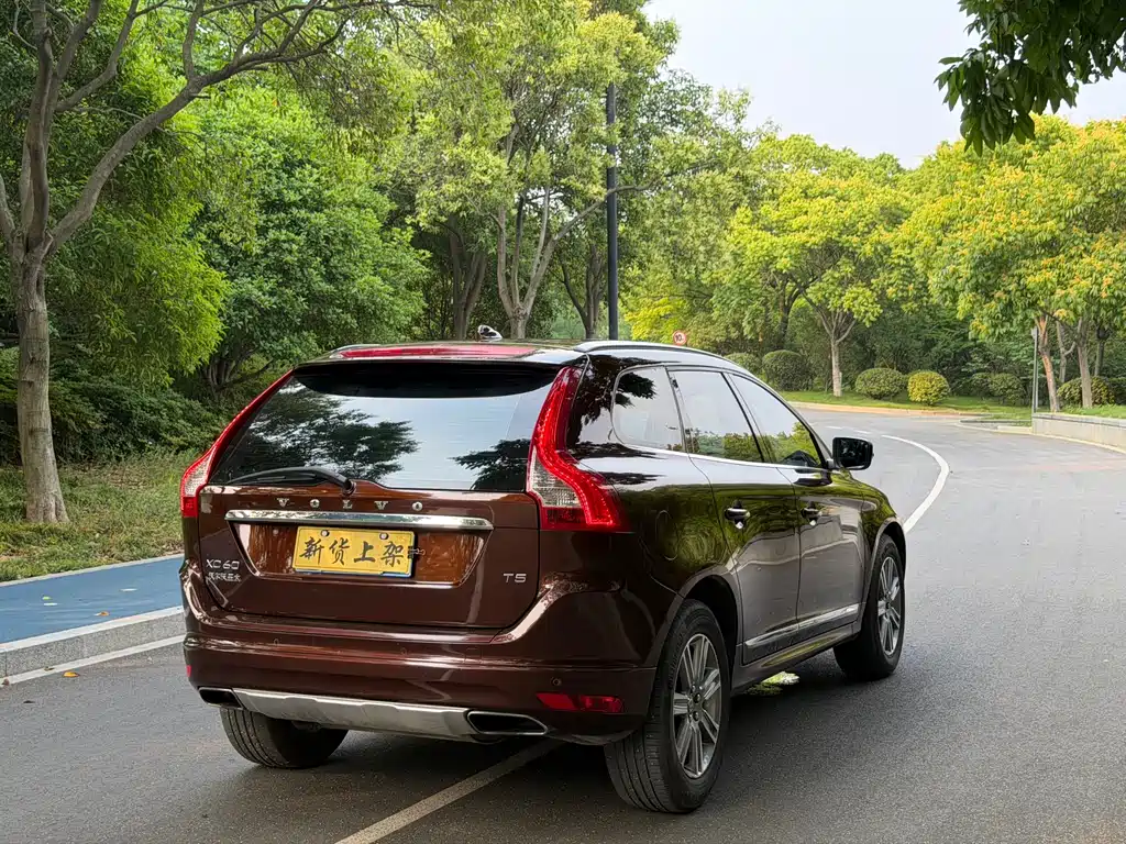 Volvo XC60 2017 — фото 12