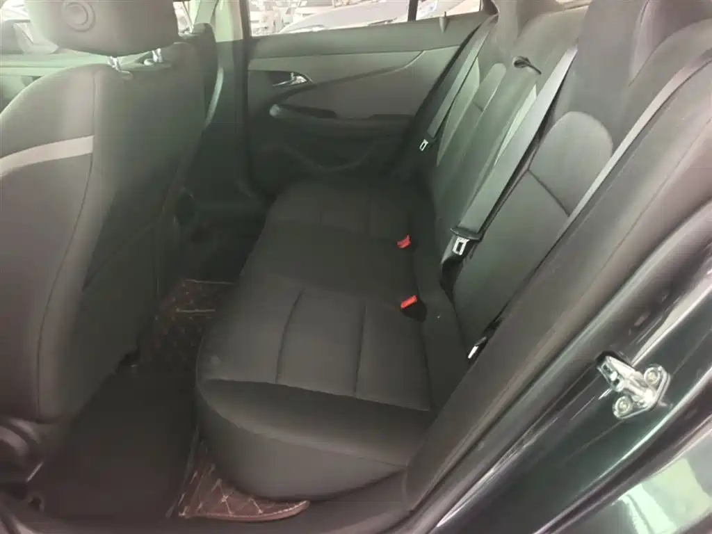 Chevrolet Malibu 2018 — фото 17