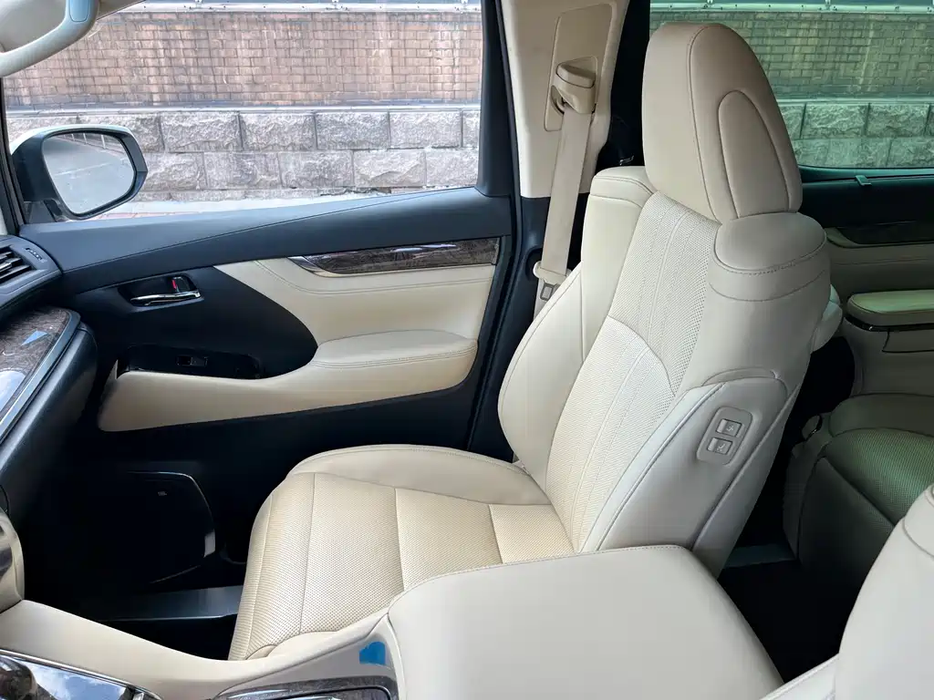 Toyota Vellfire 2023 — фото 11