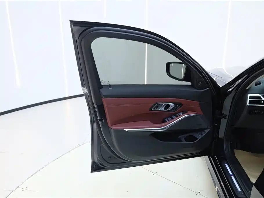 BMW 3 Series 2025 — фото 16