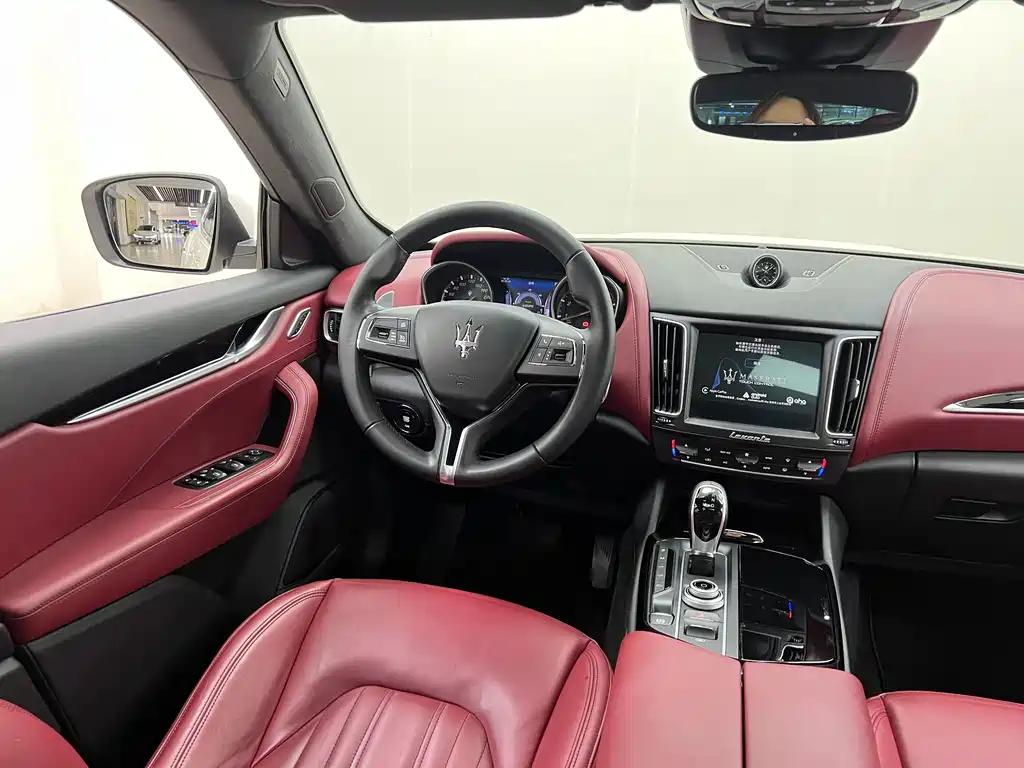 Maserati Levante 2017 — фото 13