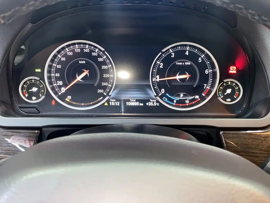 BMW 7 Series 2015 — фото 10