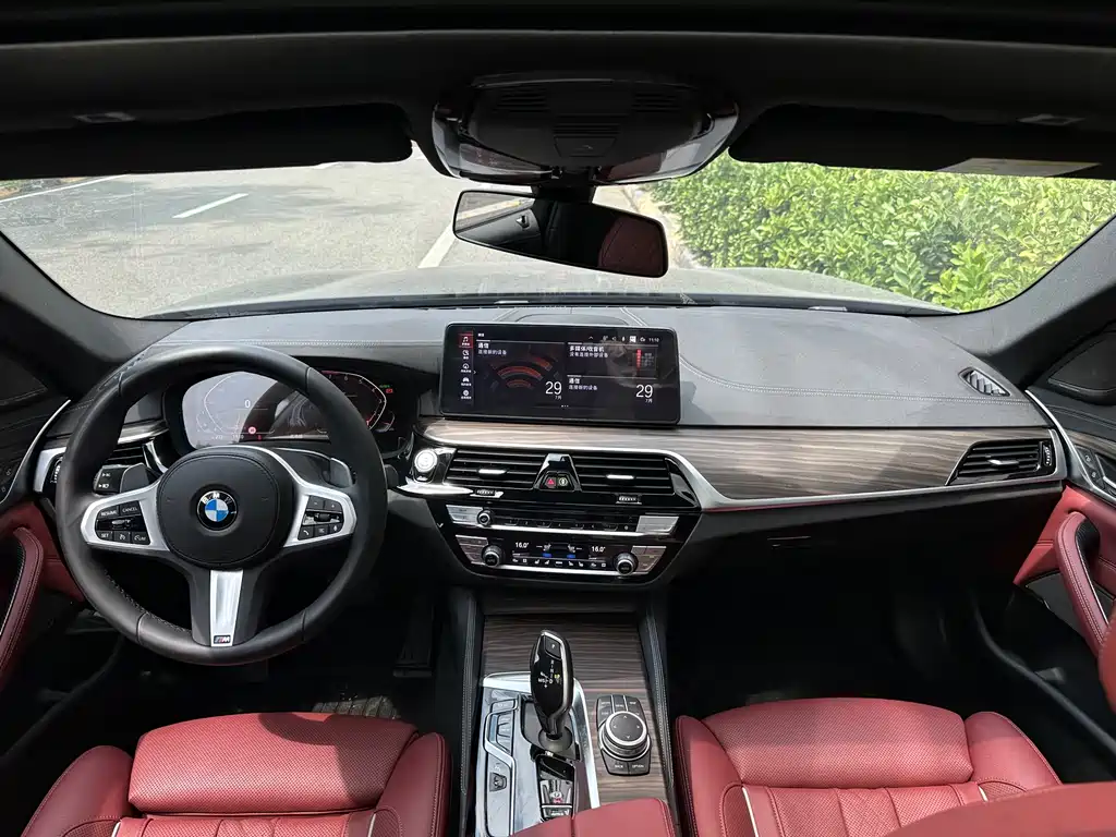 BMW 5 Series 2022 — фото 18