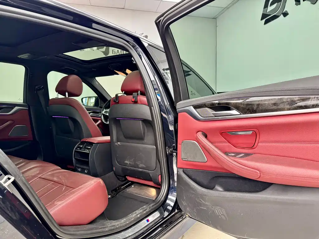 BMW 5 Series 2018 — фото 11