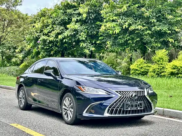 Lexus ES 2023