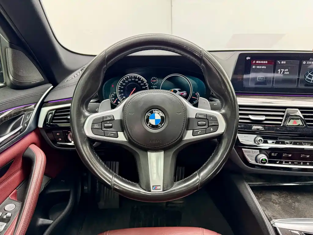 BMW 5 Series 2018 — фото 16