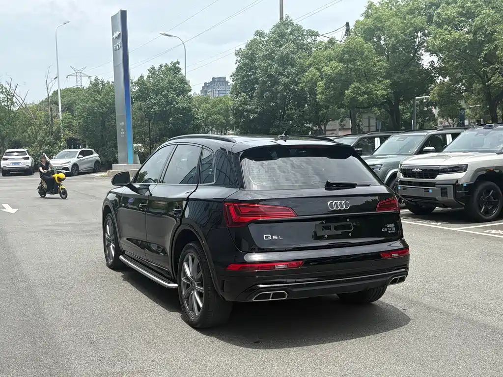 Audi Q5L 2023 — фото 13