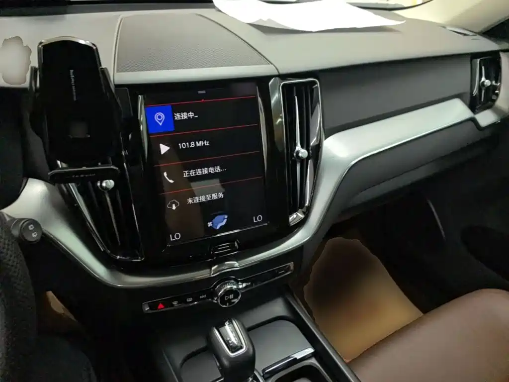 Volvo XC60 2020 — фото 10