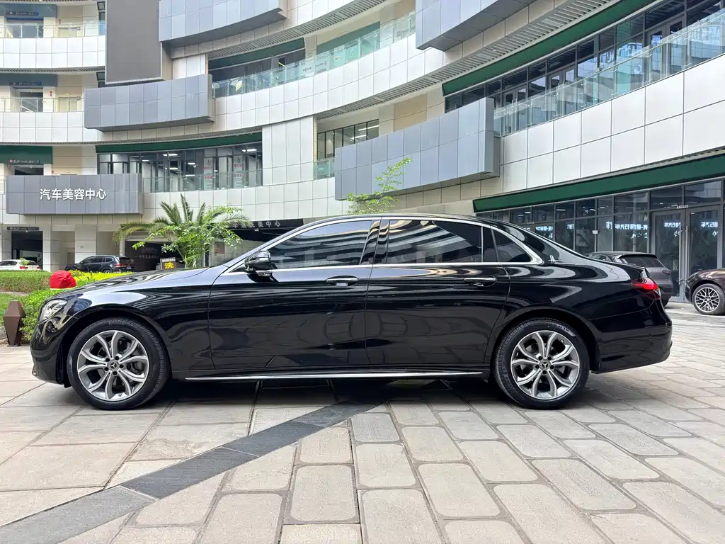 Mercedes-Benz E-Class 2023 — фото 4