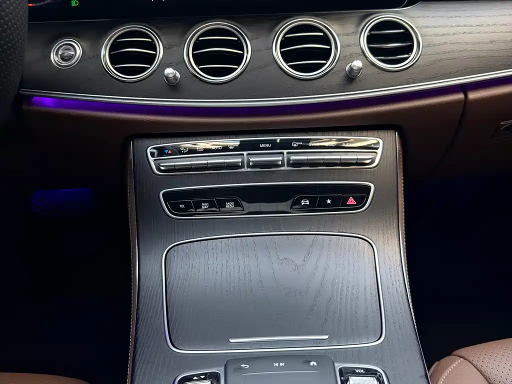 Mercedes-Benz E-Class 2023 — фото 10