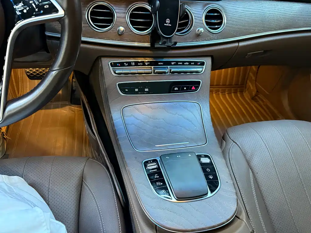 Mercedes-Benz E-Class 2022 — фото 8