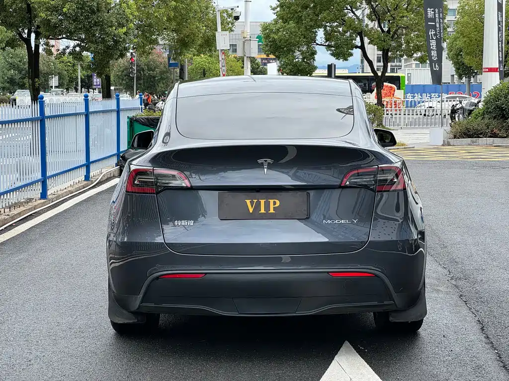 Tesla Model Y 2022 — фото 11