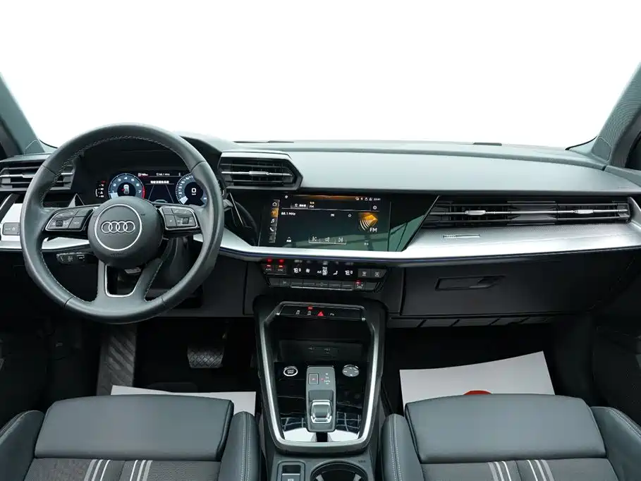 Audi A3 2024 — фото 17