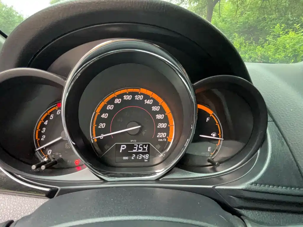 Toyota Yaris L 2023 — фото 17