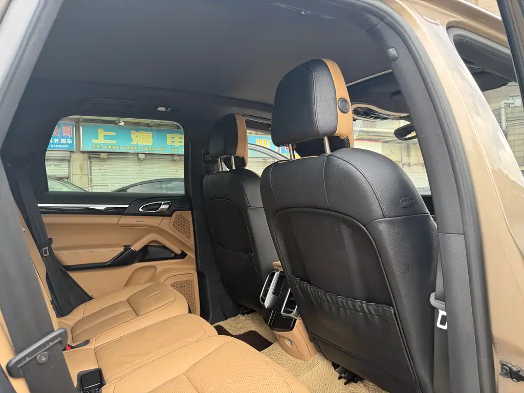 Porsche Cayenne 2016 — фото 10