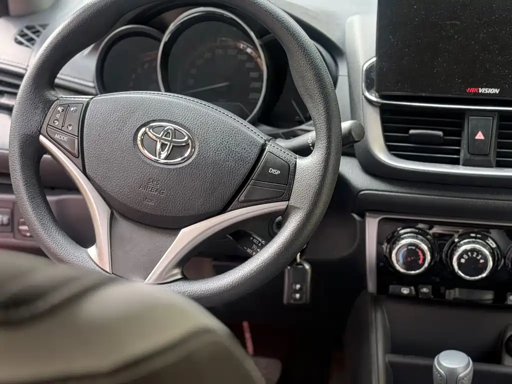 Toyota Yaris L 2022