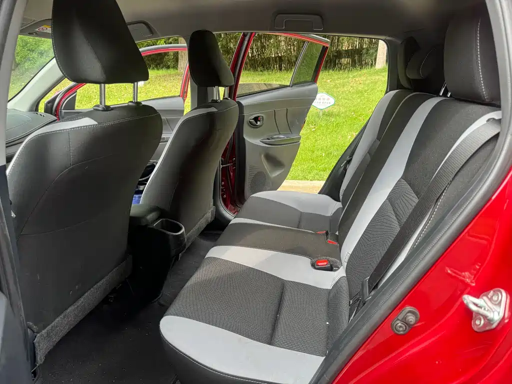Toyota Yaris L 2022 — фото 8