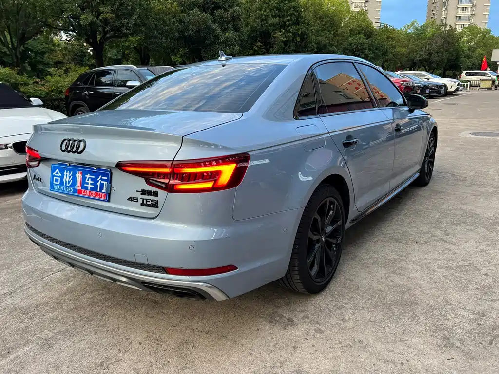 Audi A4L 2019 — фото 12