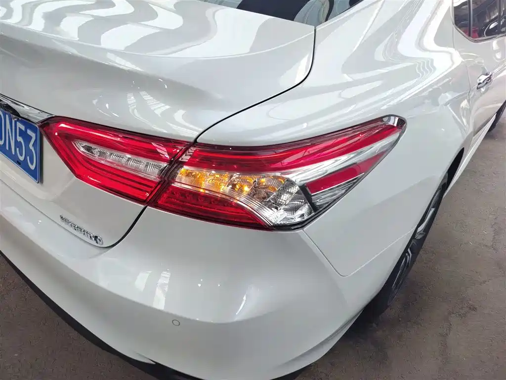Toyota Camry 2023 — фото 24