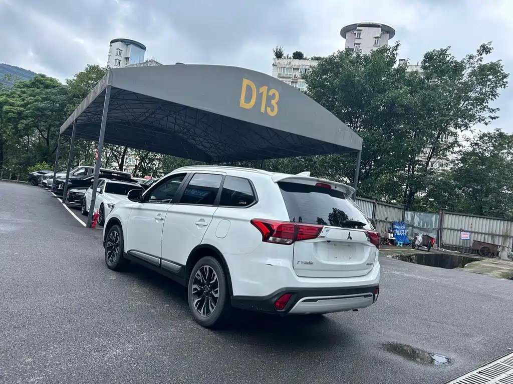 Mitsubishi Outlander 2021